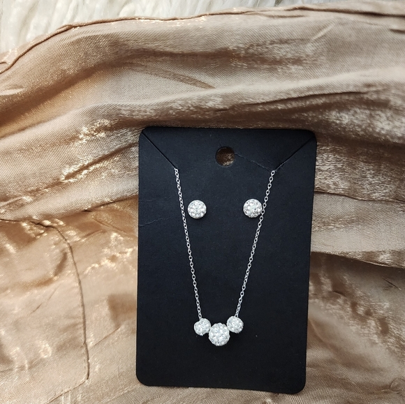 Trio of White Diamond Spheres Necklace with Matching Studs - Picture 5 of 7